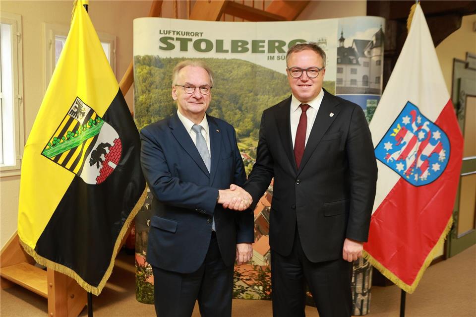 Sachsen-Anhalt und Thüringen wollen enger zusammenarbeiten  Thüringen und Sachsen-Anhalt wollen sich in mehreren Politikfeldern enger abstimmen. Matthias Bein/dpa