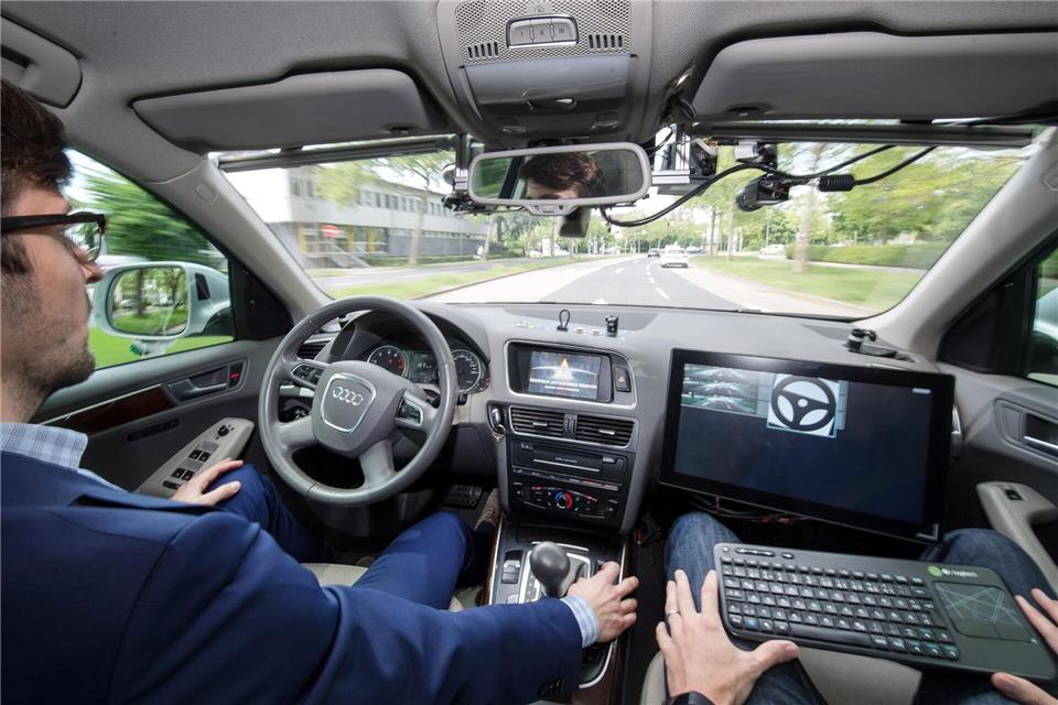 Thüringen will  System für selbstfahrende Fahrzeuge aufbauen (Archivbild).Sebastian Gollnow/dpa
