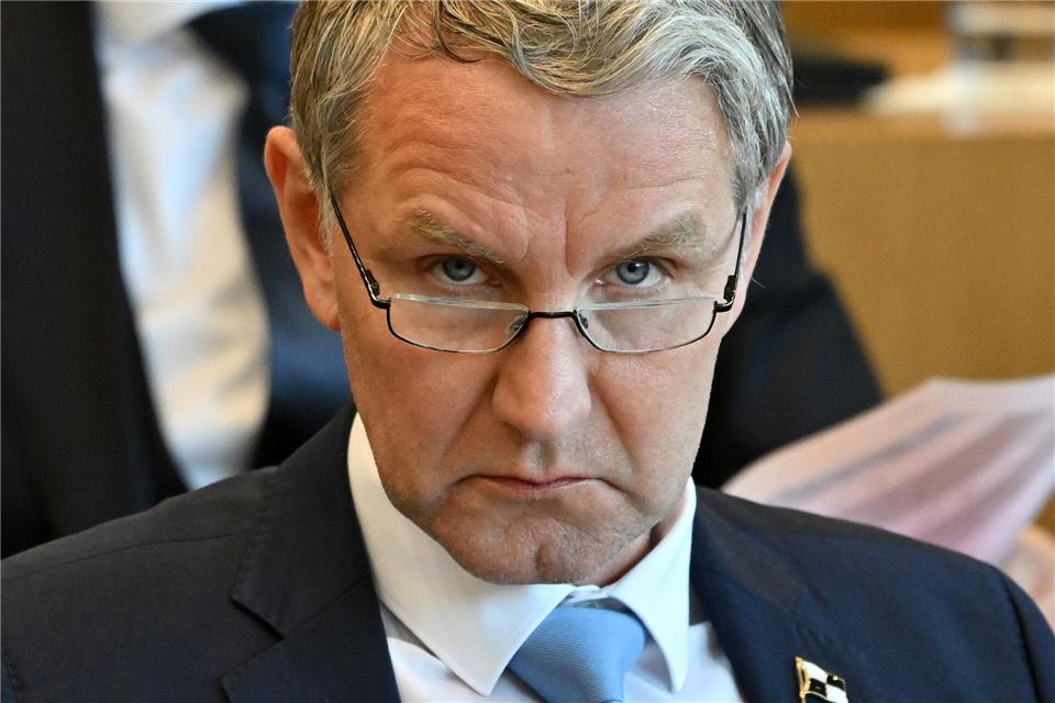 Beobachtete AfD will Verfassungsschutz in den Blick nehmen Thüringens AfD-Fraktionschef Björn Höcke nimmt den Landesverfassungsschutz ins Visier. (Archivbild)Martin Schutt/dpa