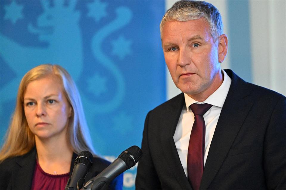 Thüringens AfD-Fraktionschef Björn Höcke strebt ein Volksbegehren an, sollte im Landtag keine Zweidrittelmehrheit für die Auflösung des Parlaments zustande kommen.  Martin Schutt/dpa