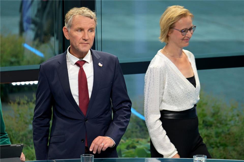 Thüringens AfD-Fraktionschef Björn Höcke will im Landtag mit dem BSW von Landesparteichefin Katja Wolf sprechen - mit dem Ziel, Thüringens Ministerpräsidenten Mario Voigt(CDU) zu stürzen. (Archivbild)Jacob Schröter/dpa