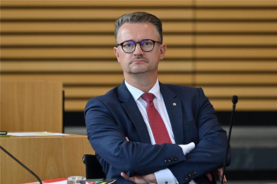 Thüringens Bildungsminister Christian Tischner (CDU) führt im Freistaat eine Verfassungsviertelstunde an den Schulen ein. (Archivbild)Martin Schutt/dpa