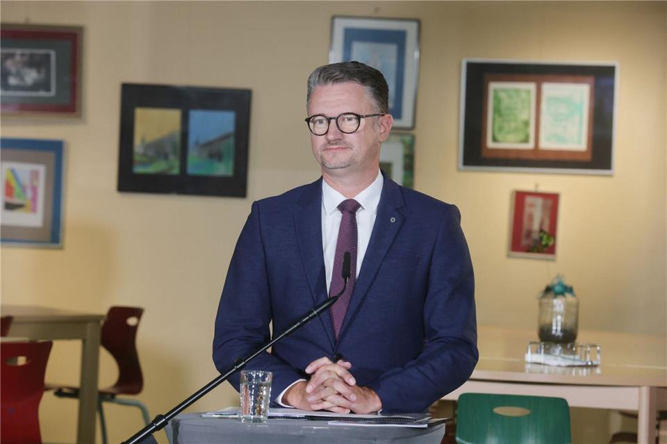 Thüringens Bildungsminister Christian Tischner (CDU) rechnet mit rund 60 Millionen Euro vom Bund für eine Neuauflage des Digitalpakts.Bodo Schackow/dpa