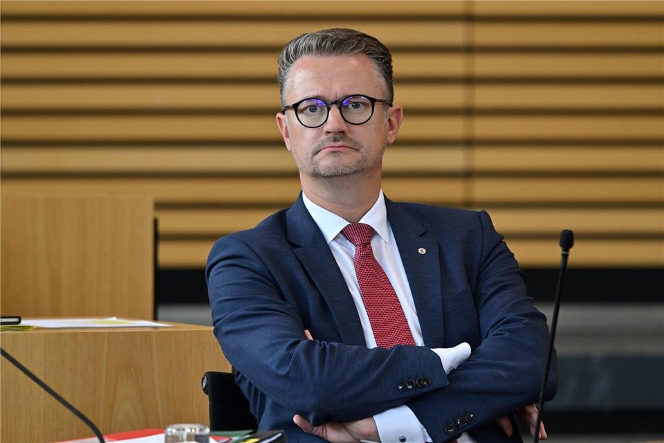 Thüringens Bildungsminister Christian Tischner (CDU) sieht in der Aktivrente eine Unterstützung im Kampf gegen Unterrichtsausfall. (Archivbild)Martin Schutt/dpa