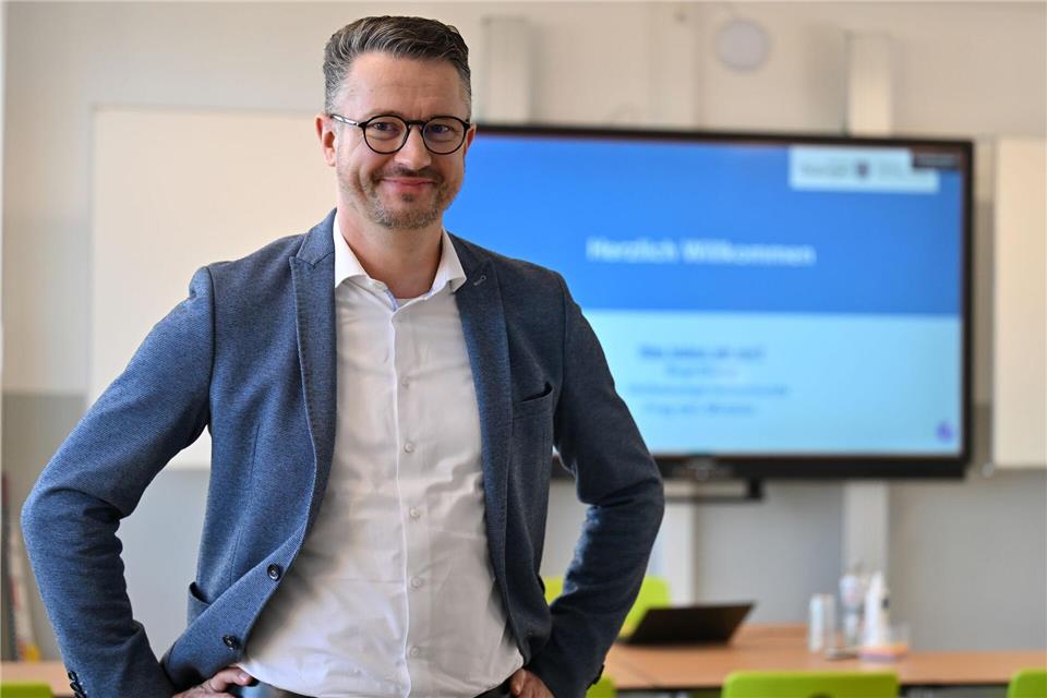 Thüringens Bildungsminister Christian Tischner (CDU) stellte das neue Konzept für das Thüringenkolleg im Bildungsausschuss vor. (Archivbild)Martin Schutt/dpa