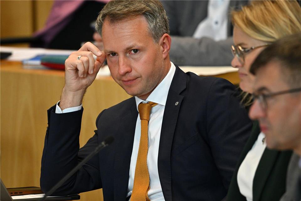 Thüringens CDU-Fraktionschef Andreas Bühl kritisiert den von Bundesgesundheitsministerin Nina Warken (CDU) vorgestellten Hitzeschutzplan für Sportfeste. (Archivfoto)Martin Schutt/dpa