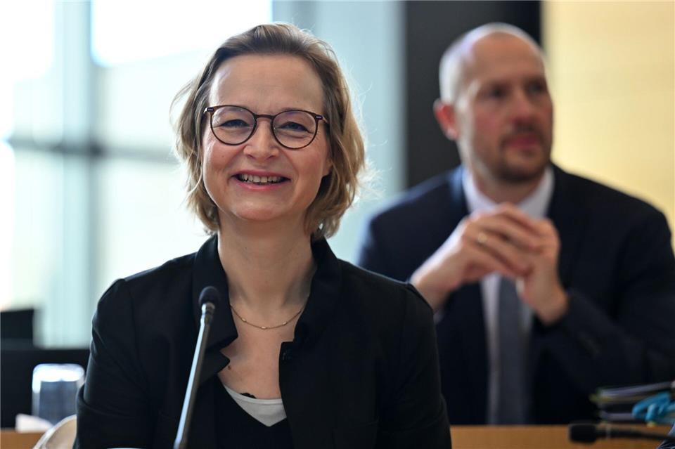 Thüringens Finanzministerin Katja Wolf (BSW) sieht erhebliche Auswirkungen der geplanten Steuerentlastungen auf den Landeshaushalt. (Archivbild)Martin Schutt/dpa