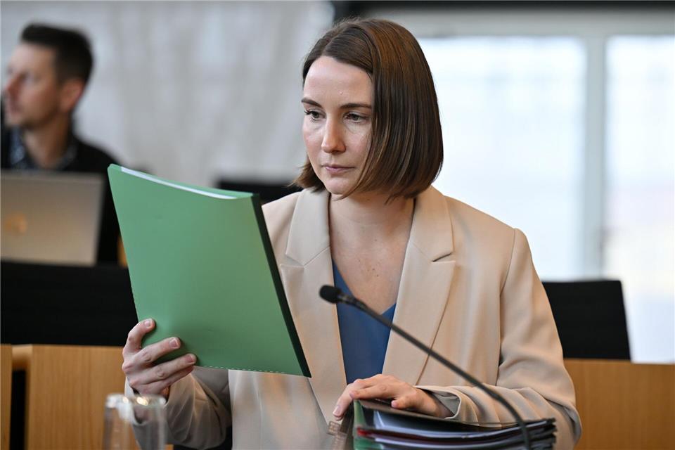 Thüringens Gesundheitsministerin Katharina Schenk (SPD) warnt vor weiteren Löchern im Netz der Geburtskliniken.Martin Schutt/dpa