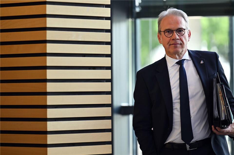 Thüringens Innenminister Georg Maier (SPD) nimmt an der Innenministerkonferenz in Hamburg teil. (Archivbild)Martin Schutt/dpa