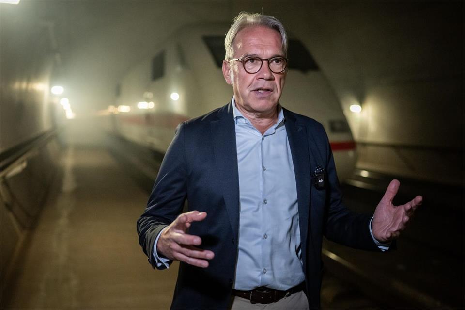 Thüringens Innenminister Georg Maier (SPD) setzt auch bei der Drohnenabwehr auf europäischen Austausch. (Archivbild)Jacob Schröter/dpa