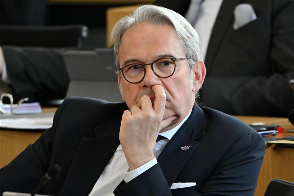 Thüringens Innenminister Georg Maier (SPD) sieht eine Abschaffung der Prämie für Gemeindefusionen skeptisch. (Archivbild)Martin Schutt/dpa