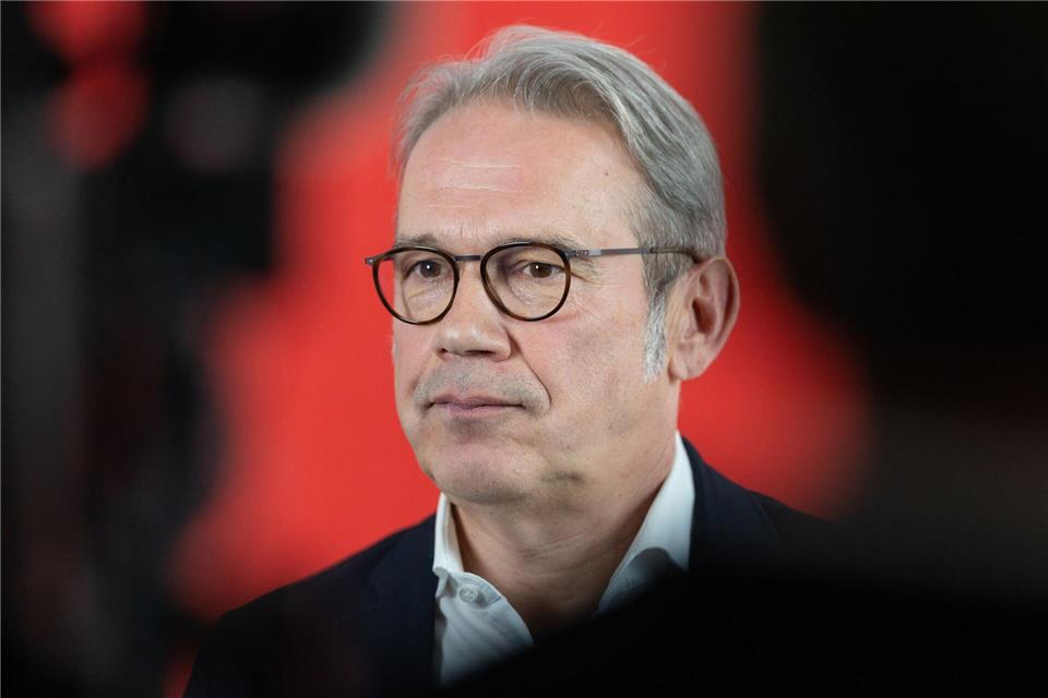 Thüringens Innenminister Georg Maier (SPD) sieht eine Abschaffung der Prämie für Gemeindefusionen skeptisch. (Archivbild)Michael Reichel/dpa