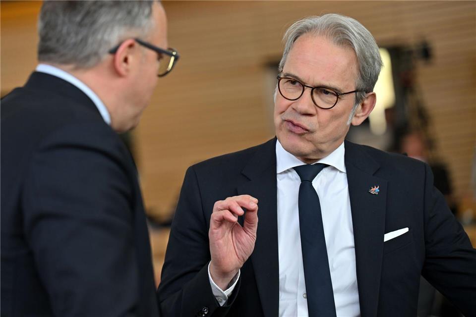 Thüringens Innenminister Georg Maier (SPD) will kommende Woche mit seinem Amtskollegen in Hessen eine Kooperation zur Beschaffung von Polizeihubschraubern unterzeichnen.Martin Schutt/dpa