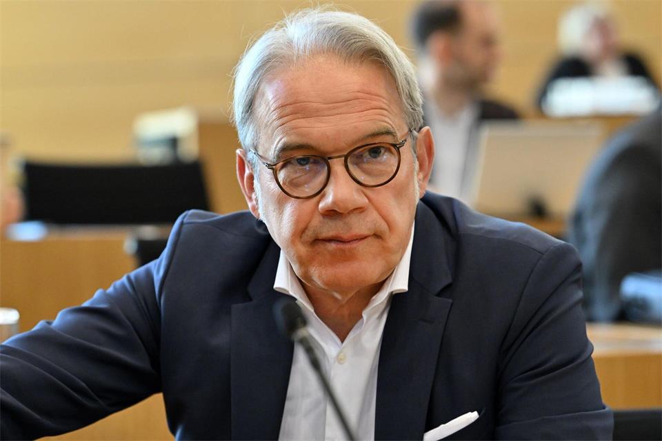 Thüringens Innenminister Georg Maier (SPD) würde in einem Amtskollegen von der AfD ein Sicherheitsrisiko sehen. (Archivbild)Martin Schutt/dpa