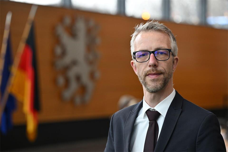 Thüringens Landesdatenschutzbeauftragter Tino Melzer sieht eine Häufung von Datenpannen in der Hotellerie und im Tourismus. (Archivbild)Martin Schutt/dpa