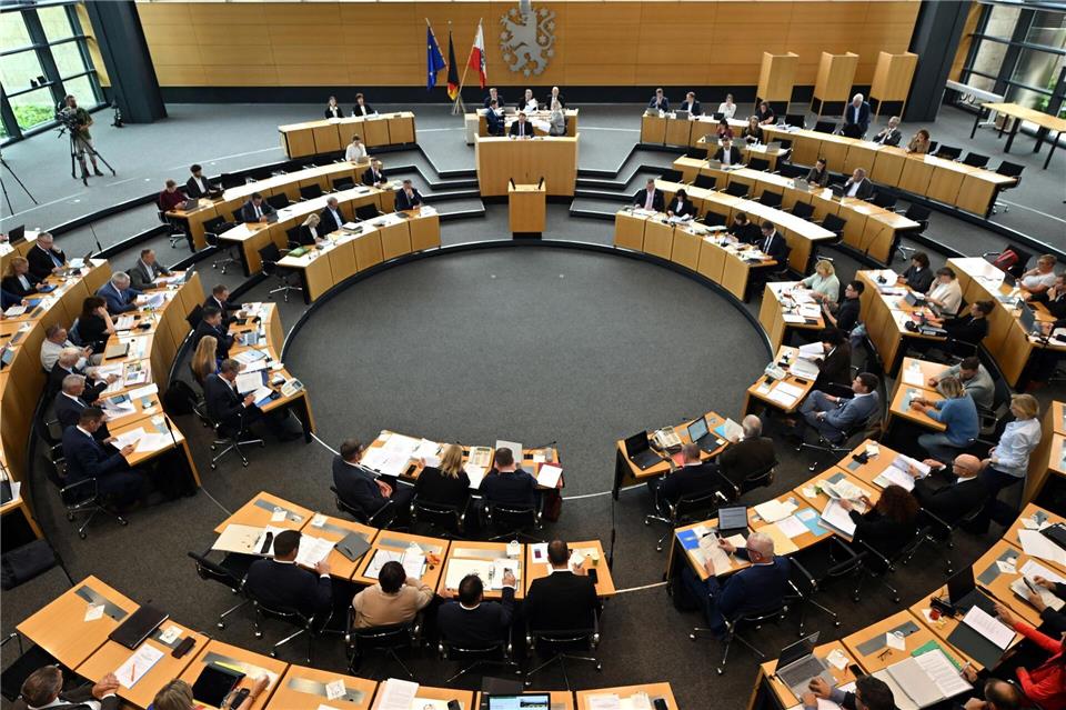 Thüringens Landtag beschäftigt sich erstmals mit dem Doppelhaushalt für die kommenden beiden Jahre. Martin Schutt/dpa