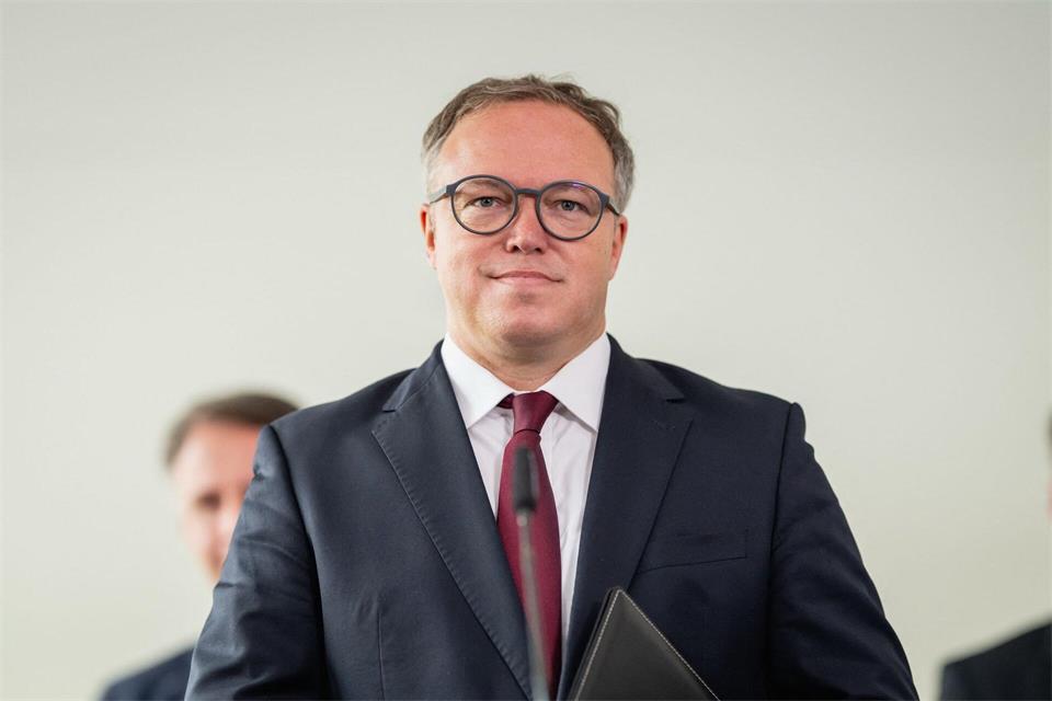 Thüringens Ministerpräsident Mario Voigt (CDU) dringt auf eine programmatische Neuaufstellung seiner Partei nach drei Wahlniederlagen bei Landtagswahlen. (Archivbild)Jacob Schröter/dpa