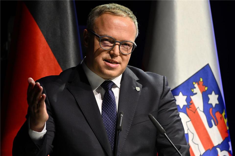 Thüringens Ministerpräsident Mario Voigt (CDU) erinnert daran, wie jüdisches Leben seit mehr als 900 Jahren den Freistaat Thüringen mitprägt. (Archivbild)Martin Schutt/dpa