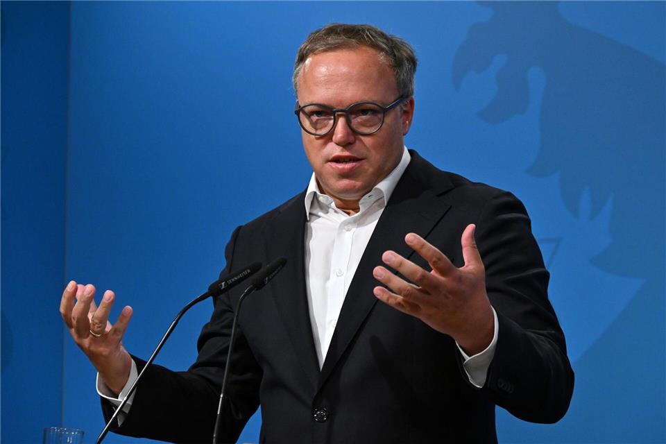Thüringens Ministerpräsident Mario Voigt (CDU) hat in diesem Jahr den Vorsitz der Ost-Ministerpräsidentenkonferenz. (Archivbild)Martin Schutt/dpa