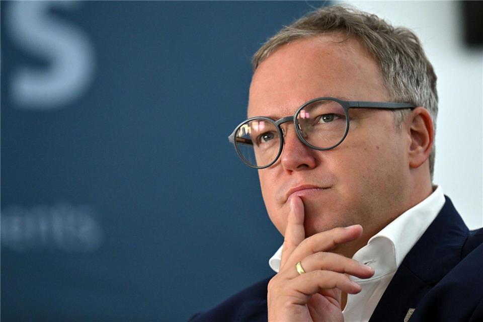 Thüringens Ministerpräsident Mario Voigt (CDU) setzt auf Dialog: Ein neuer Bürgerrat soll sich mit Frieden und Diplomatie beschäftigen. (Archivbild)Martin Schutt/dpa