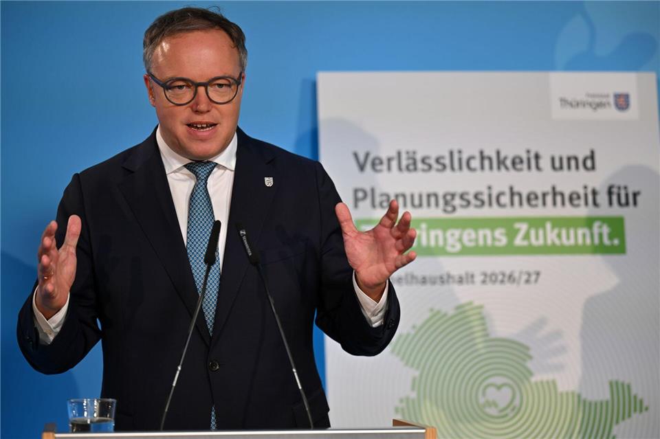 Thüringens Ministerpräsident Mario Voigt (CDU) sieht beim Ausbau der Verteidigungsfähigkeit Deutschlands in den ostdeutschen Ländern Potenziale. (Archivbild)Martin Schutt/dpa