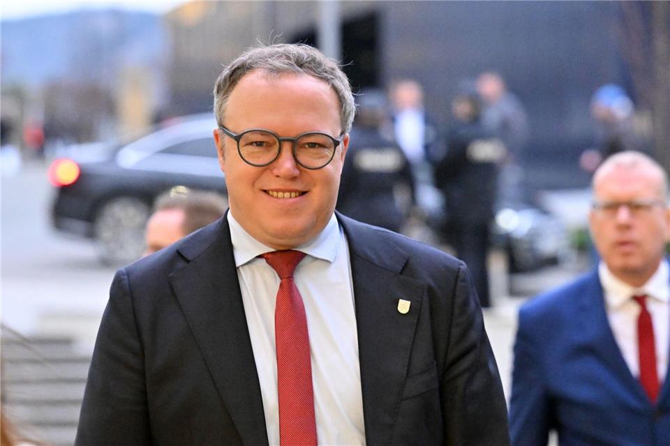 Thüringens Ministerpräsident Mario Voigt (CDU) verteidigt die Kritik von Innenminister Georg Maier (SPD) an Anfragen der AfD-Fraktion nach genauen Transportwegen militärischer Güter. (Archivbild) Martin Schutt/dpa