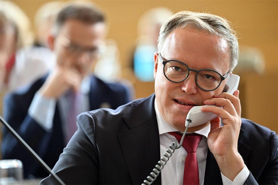 Thüringens Ministerpräsident Mario Voigt (CDU) will ein Sicherheitskabinett im Freistaat etablieren.Martin Schutt/dpa
