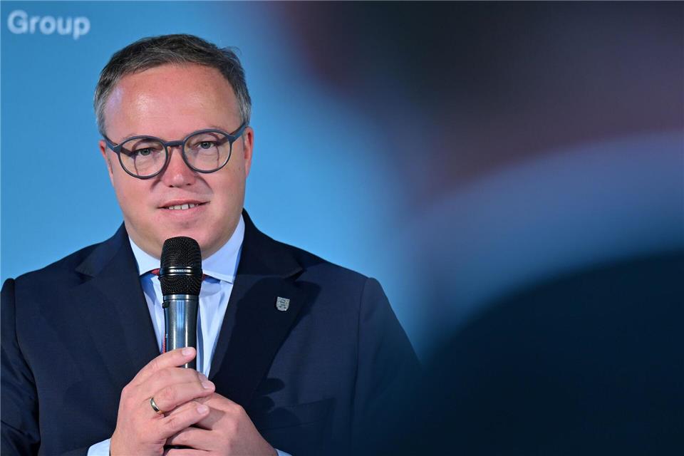 Thüringens Ministerpräsident Mario Voigt (CDU) will in Israel Kontakte in den Bereichen Wirtschaft und Wissenschaft knüpfen und Kooperationen anbahnen. (Archivbild)Martin Schutt/dpa