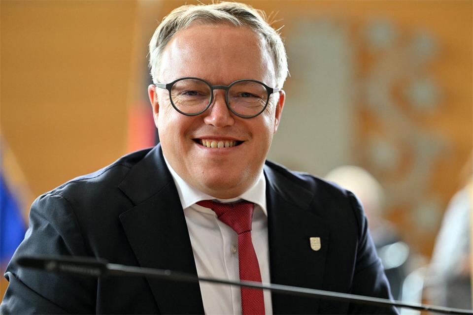 Thüringens Ministerpräsident Mario Voigt (CDU) will nach den Turbulenzen in seiner Koalition weitermachen. (Archivbild)Martin Schutt/dpa