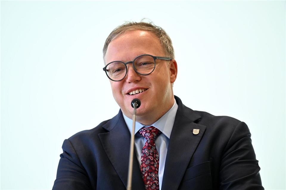 Thüringens Ministerpräsident Mario Voigt (CDU) wirbt für eine Beteiligung am Ehrentag, der vom Bundespräsidenten anlässlich des Geburtstages des Grundgesetzes ausgerufen wurde. (Archivbild)Martin Schutt/dpa