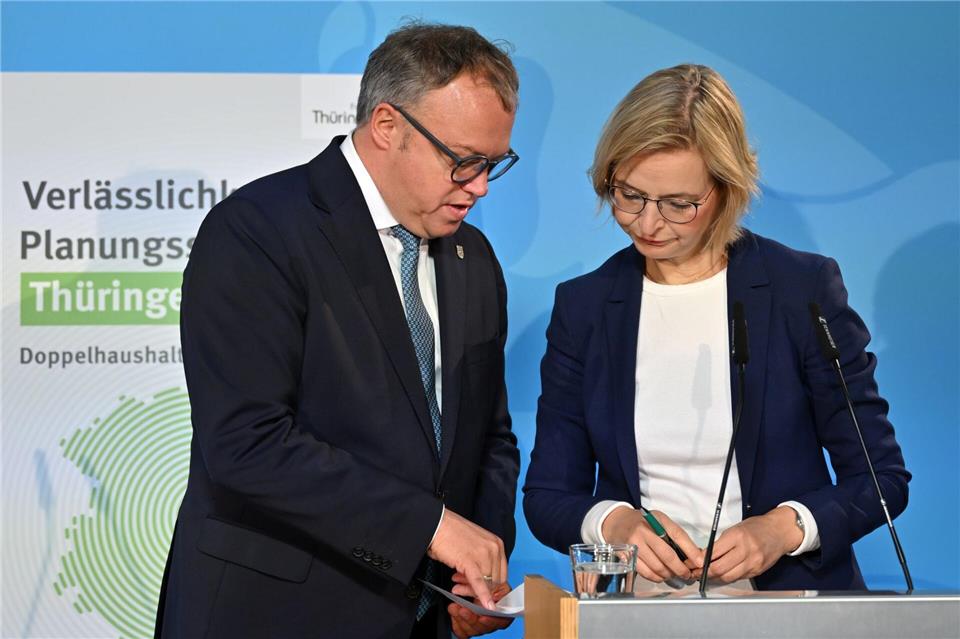 Thüringens Regierung muss ihren Haushaltsentwurf verteidigen (Archivbild). Martin Schutt/dpa