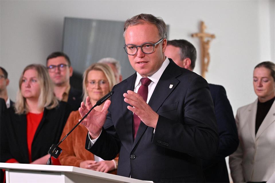 Thüringens Regierungschef Mario Voigt akzeptiert den Entzug seines Doktortitels. Martin Schutt/dpa