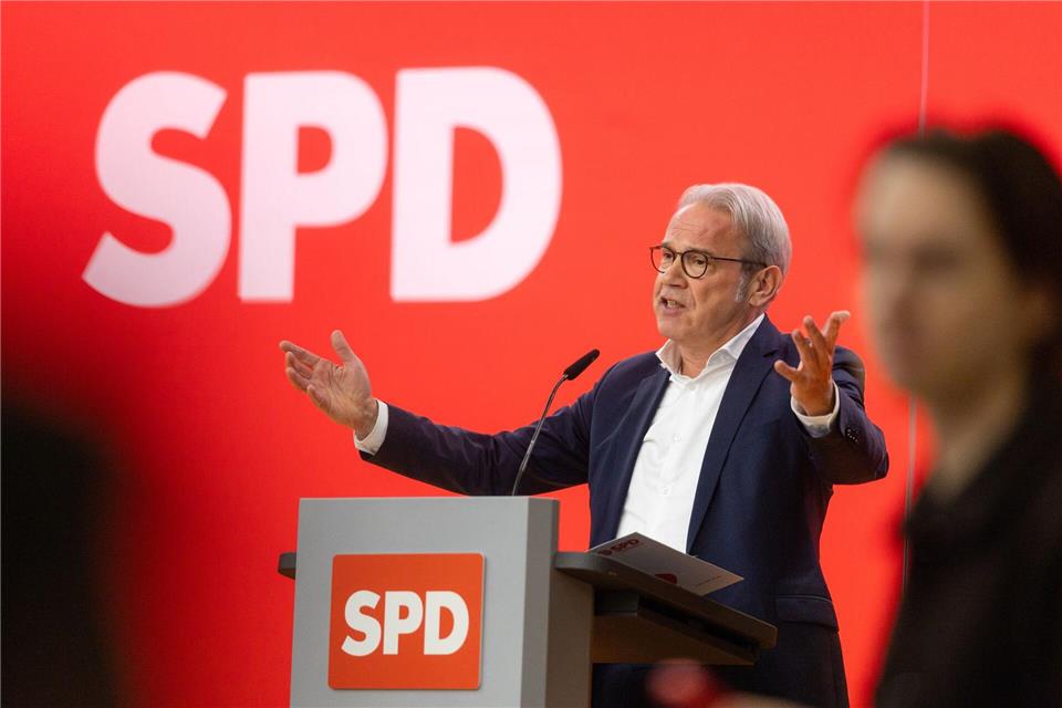 Thüringens SPD-Chef und Innenminister Georg Maier hält eine Reform der Grundrente und eine Erhöhung des Zuschlags für nötig. (Archivbild)  Michael Reichel/dpa