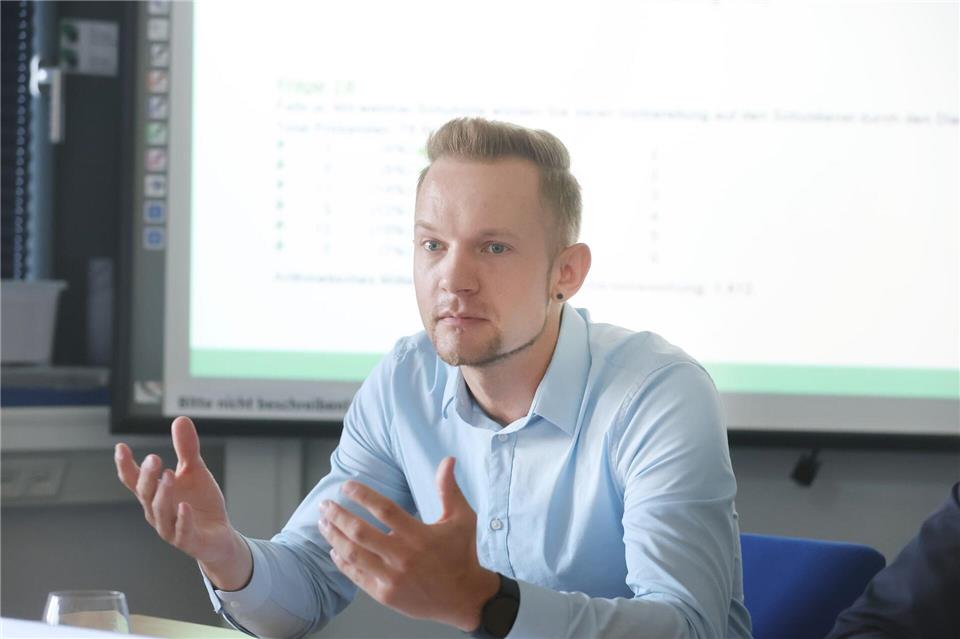 Thüringens Schulen punkten in den Naturwissenschaften, kämpfen aber weiter mit Lehrermangel und wachsender fachfremder Vertretung. (Archivbild)Bodo Schackow/dpa