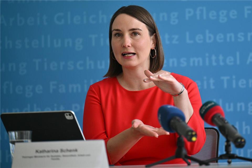 Thüringens Sozialministerin Katharina Schenk (SPD) kritisiert Vorschläge, das Renteneintrittsalter anzuheben. (Archivbild)Martin Schutt/dpa