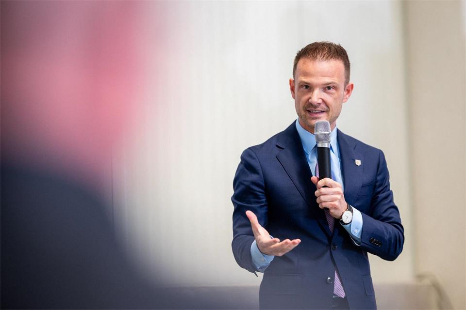 Thüringens Staatskanzleichef Stefan Gruhner (CDU) kritisierte einen geplanten Auftritt des Berliner Rappers in Erfurt. (Archivbild)Jacob Schröter/dpa