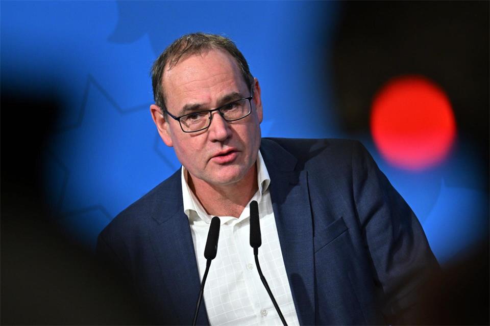 Thüringens Umweltminister Tilo Kummer (Thüringen.Gerecht) sieht das Land vor großen Herausforderungen wegen des Klimawandels. (Archivbild)Martin Schutt/dpa