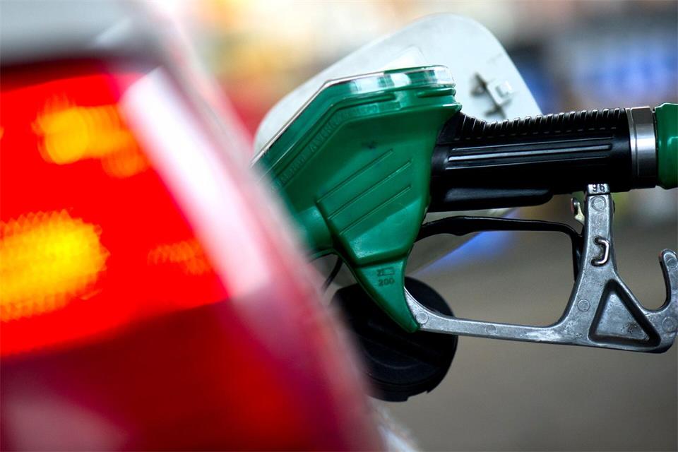 Thüringens Verkehrsminister sieht bei Spritpreisen Handlungsbedarf. (Symbolbild)Arno Burgi/dpa-Zentralbild/dpa