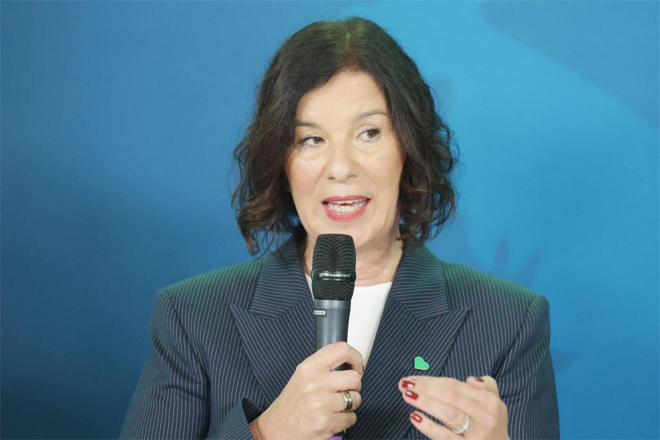 Thüringens Wirtschaftsministerin Colette Boos-John (CDU) sieht in der Luft- und Raumfahrt-Branche Chancen für Thüringer Unternehmen.Bodo Schackow/dpa