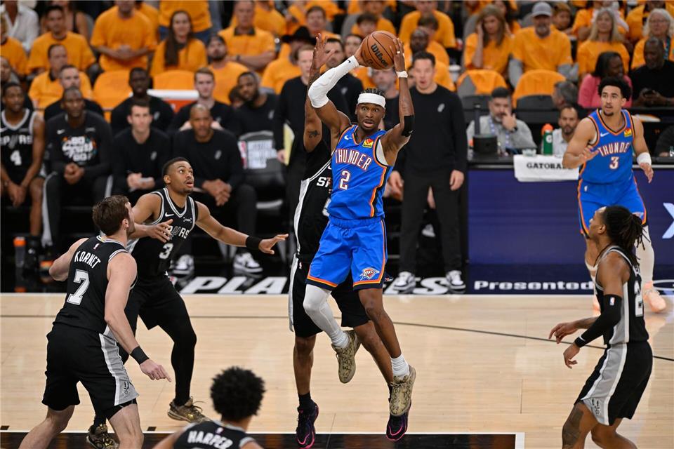 Thunder-Topscorer Shai Gilgeous-Alexander kam auf 26 Punkte und zwölf Assists.Darren Abate/AP/dpa