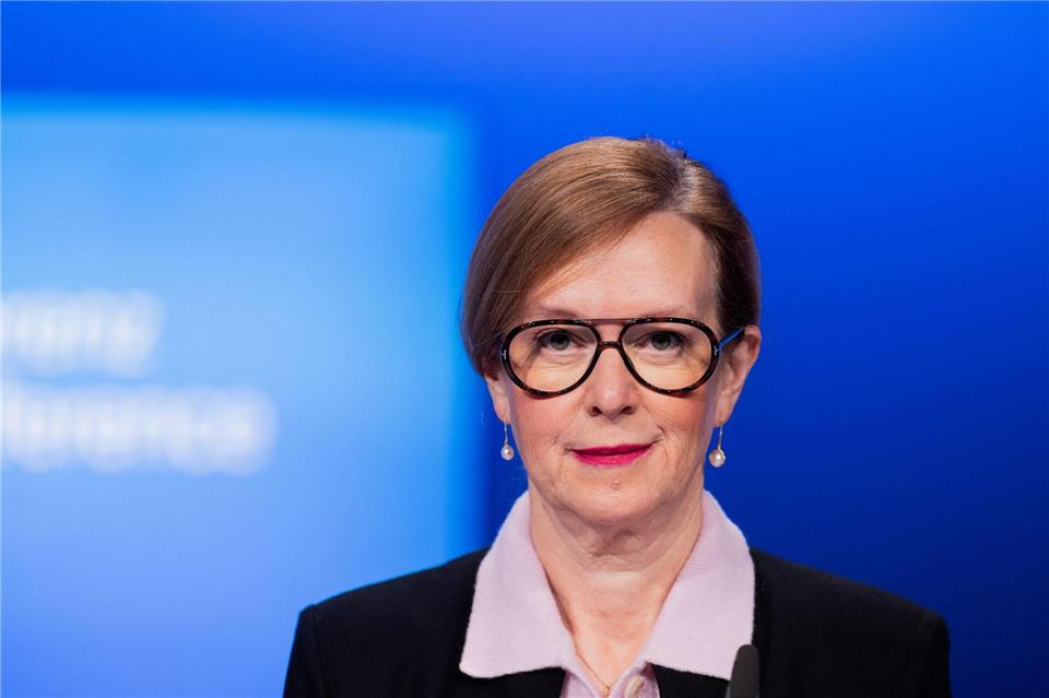 Thyssenkrupp-Vorständin: „Guter Austausch“ mit Jindal Steel Thyssenkrupp nimmt das Übernahmeangebot für die Stahlsparte durch Jindal Steel „sehr ernst“, sagt Thyssenkrupp-Vorständin Ilse Henne. (Archivbild)Rolf Vennenbernd/dpa