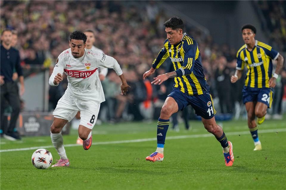 Tiago Tomas (links) und der VfB taten sich in Istanbul lange schwerKhalil Hamra/AP/dpa