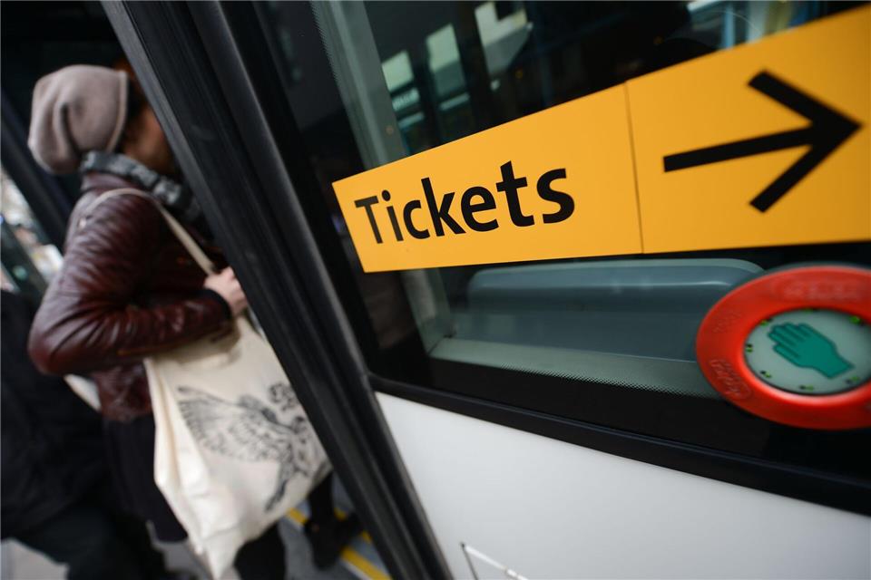 Ticket nicht nötig - in Mainz gibt es auch abseits der Adventszeit kostenlosen ÖPNV am jeweils ersten Samstag eines Monats. (Archivfoto)Arne Dedert/dpa