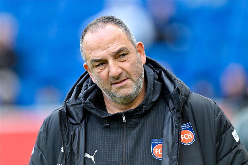 Heidenheims Trainer Schmidt: „So haben wir keine Chance“  Tief frustriert: Heidenheims Trainer Frank Schmidt nach der Niederlage bei Hoffenheim.Uwe Anspach/dpa