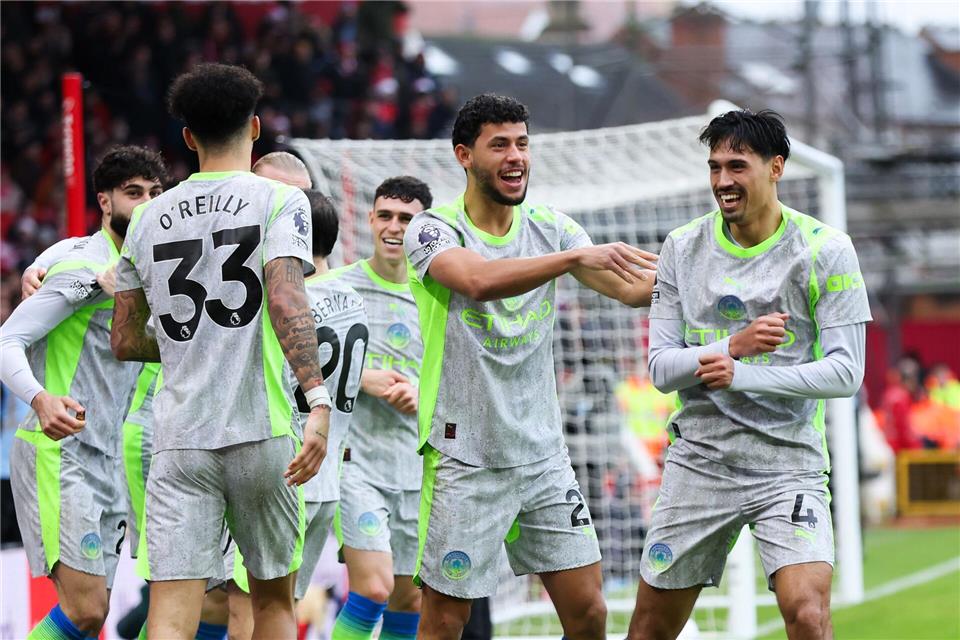 Tijjani Reijnders (r) erzielte die Führung für Manchester City.Barrington Coombs/PA Wire/dpa