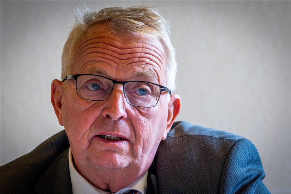 Till Backhaus sagt, die Landesforstanstalt werde teils umstrukturiert, aber ohne Personalabbau. (Archivbild)Jens Büttner/dpa