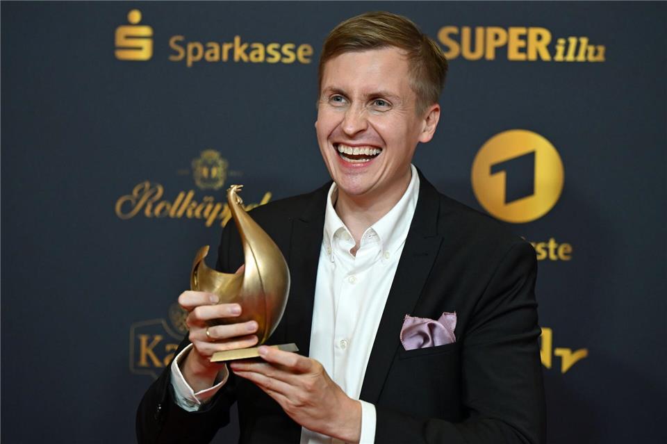 Goldene Henne für Barbara Schöneberger und Sarah Connor Till Reiners holt sich den Comedy-Preis.Jennifer Brückner/dpa