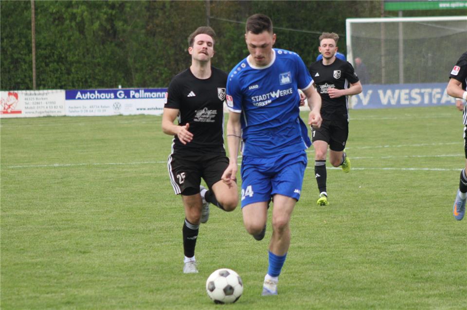 Tim Bröcking sah im Hinspiel gegen Burgsteinfurt Rot. Am Sonntag baut Gemen wieder auf seine Torgefahr.