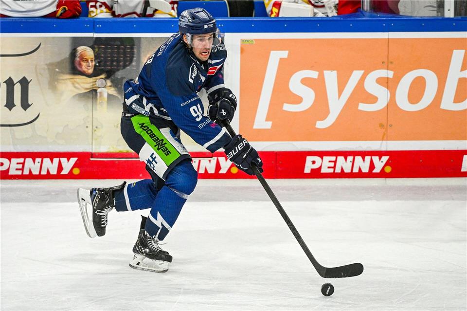Tim Fleischer spielt weiter für Straubing - wie auch Elis Hede und Danjo Leonhardt.Armin Weigel/dpa