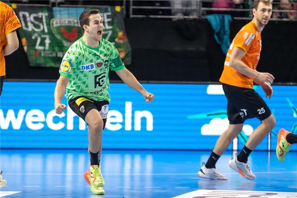 Tim Freihöfer verlängerte seinen Vertrag bei den Füchsen bis 2028.Andreas Gora/dpa